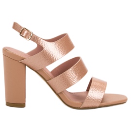 SHELOVET Sandálias rosa em um bar SHELOVET Sandálias rosa em um bar