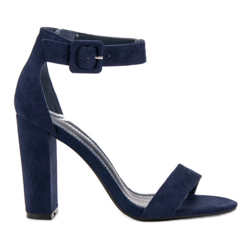 Goodin Sandálias em um bar azul