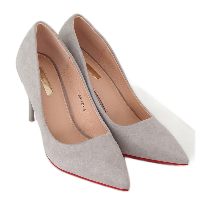 Bombas em um pino cinza E22369 cinza