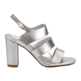 SHELOVET Sandálias prateadas em um bar cinza SHELOVET Sandálias prateadas em um bar cinza