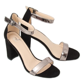 Sandálias pretas GF-WL-35 pretas no poste preto