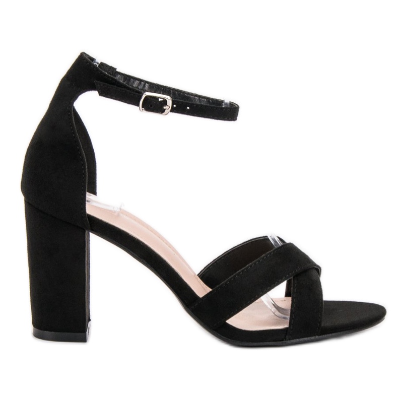 Ideal Shoes Sandálias em um bar preto