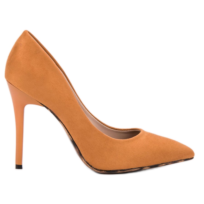 Erynn Bombas em um pino laranja