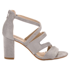 Evento Sandálias de camurça em um bar cinza Evento Sandálias de camurça em um bar cinza