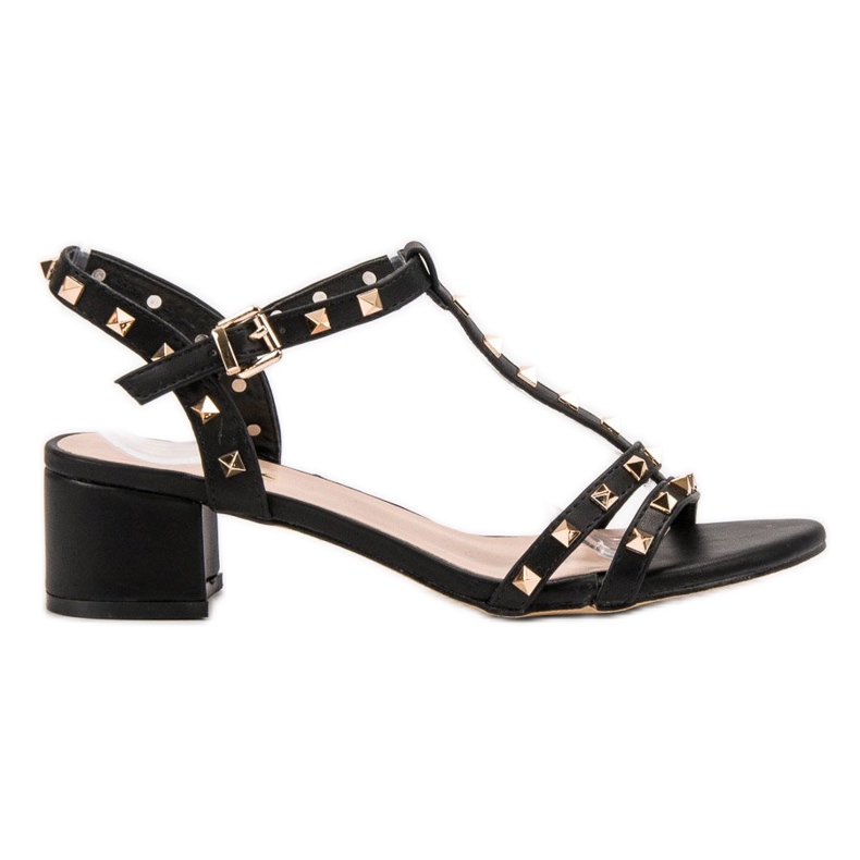 SDS Sandálias de pedra em um poste preto