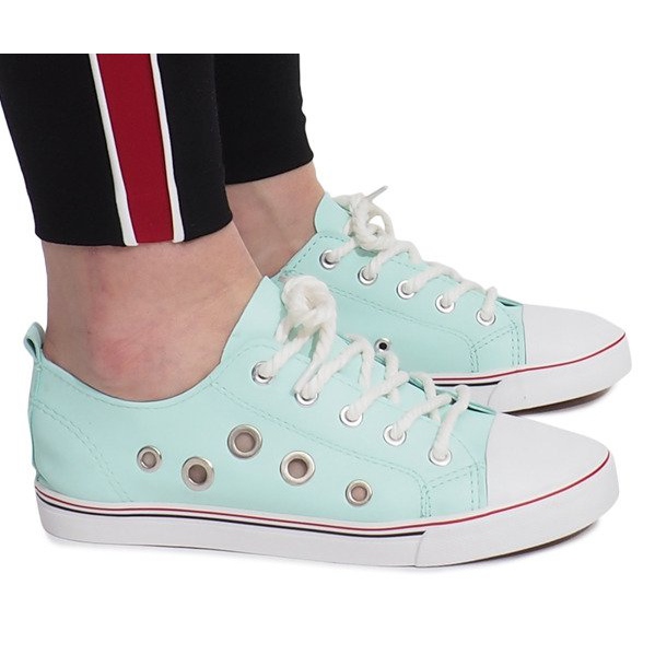 Tênis lavso verde perfurado