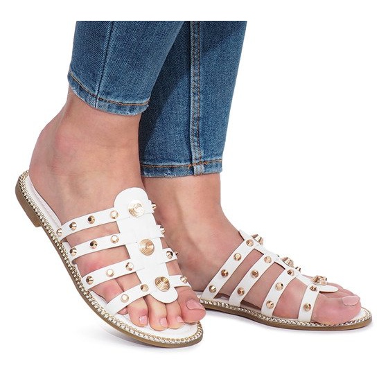 Chinelos brancos com tachas Rabelle
