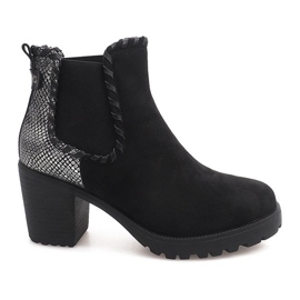 Botas quentes em um poste C308 preto