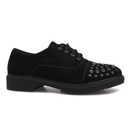 Sapatos pretos com tachas da Raymonde
