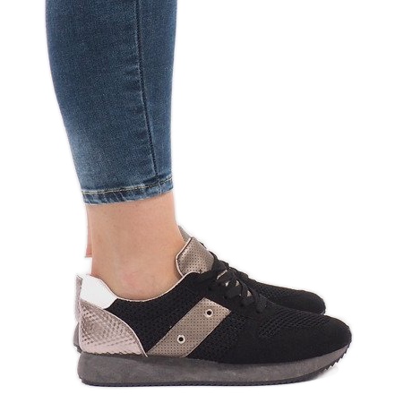 Tênis esportivos pretos com malha 5510-1