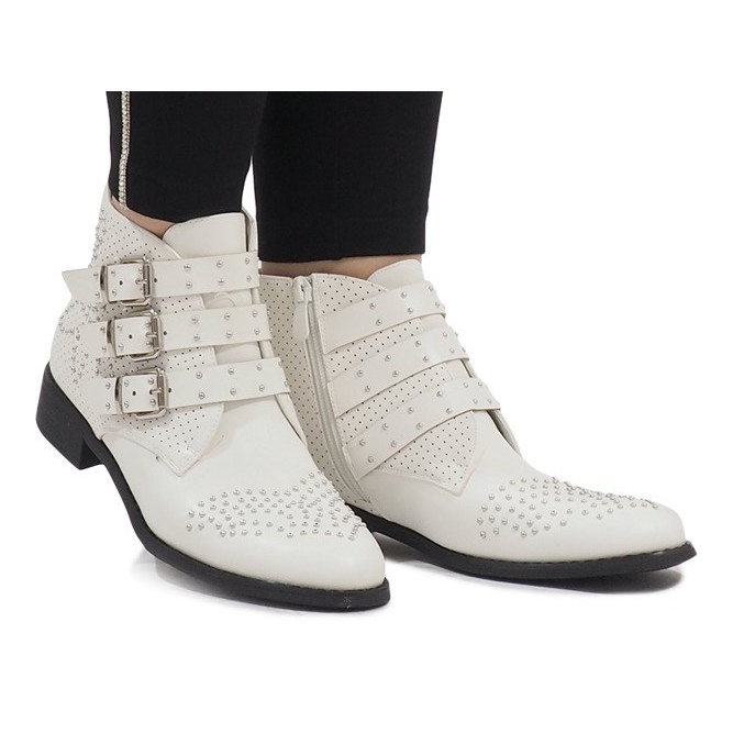 Botas brancas com tachas HQ909 branco