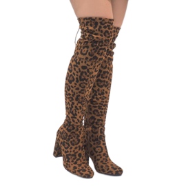 Botas de leopardo no poste sobre o joelho E5116