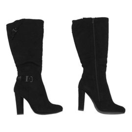 Preto Botas pretas em poste isolado 617-1