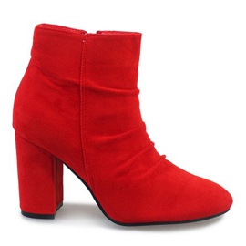 Botins de camurça vermelha no poste 0M803 vermelho