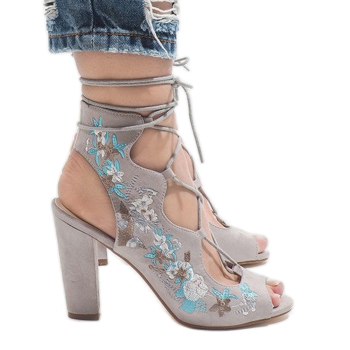 Botas cinza abertas no posto 1610-223