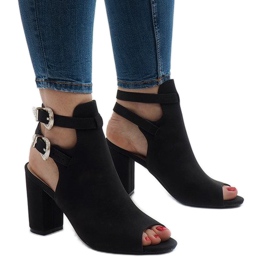 Botas pretas na coluna 173-853 preto