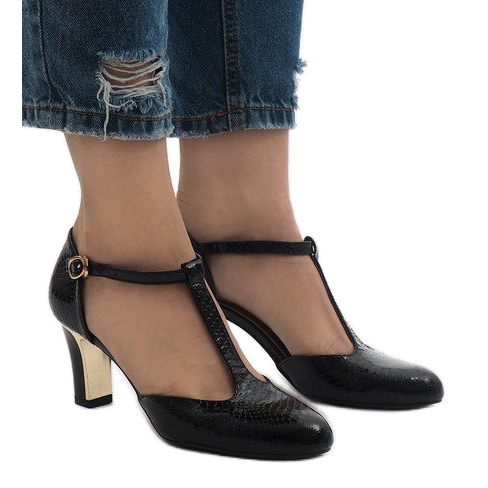 Bombas pretas no poste 2239-1 preto