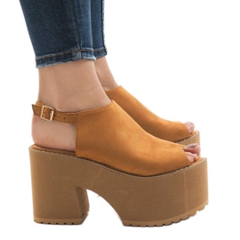 Sandálias de camelo em um enorme bloco B8290 marrom