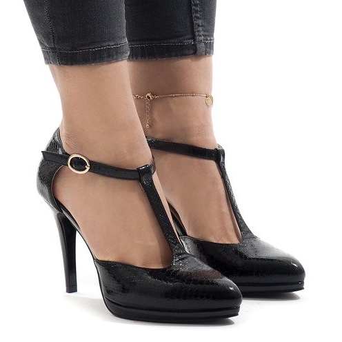 Bombas pretas no pilar A509-22-2 preto