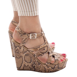 Sandálias de cunha camelo A-7A marrom