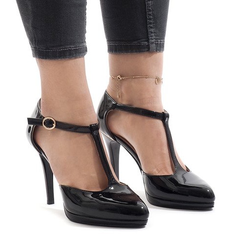 Bombas pretas no pilar A509-22-1 preto