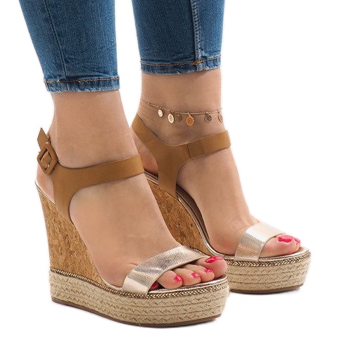 Sandálias de cunha lacadas ouro VB76063 dourado