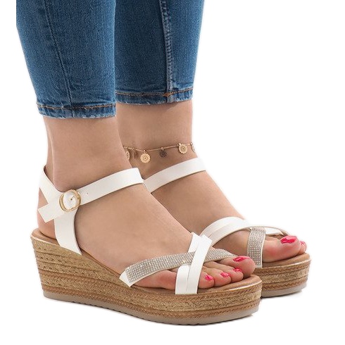 Sandálias brancas na plataforma WS8816 branco