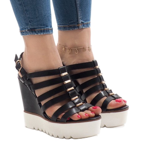 Sandálias pretas na plataforma MC-12 preto
