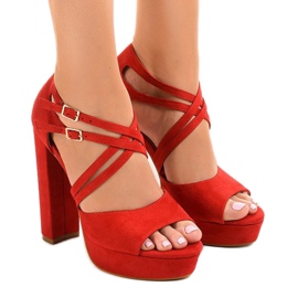 Sandálias vermelhas em um poste de camurça D09 vermelho