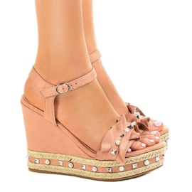 Sandálias de cunha rosa com pérolas 2445