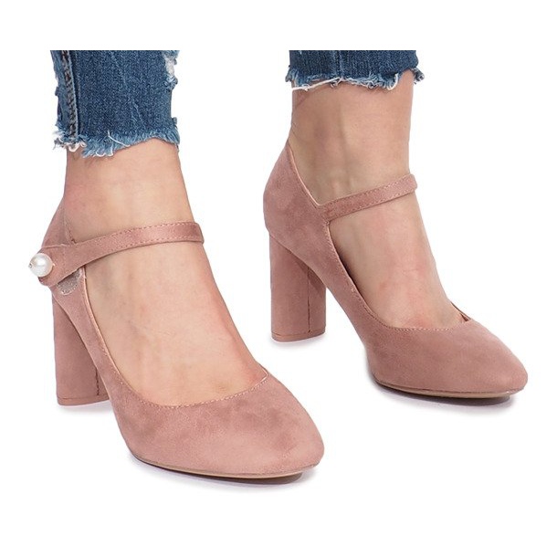 Sapatos cor-de-rosa no posto Milaya