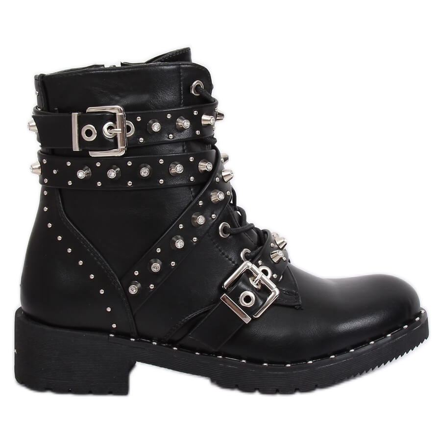 Botas pretas com deals tachas