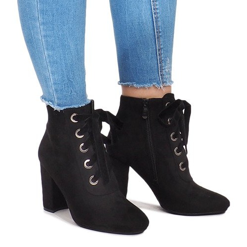 Botas amarradas em um poste 168-138 preto