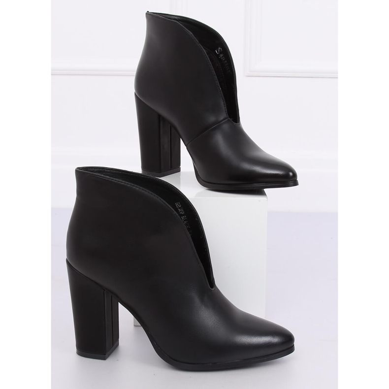 Botas pretas com recorte RB38P Preto