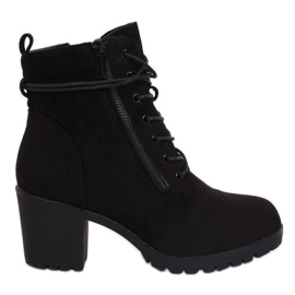 Botas pretas no protetor W358 Preto