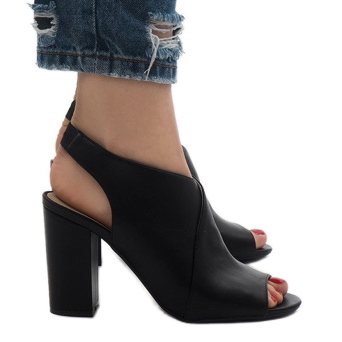 Botas pretas abertas na postagem 0280-86 preto