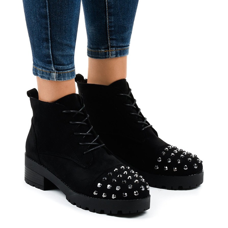 Botas pretas de amarrar no tornozelo com tachas 2017-10 preto Botas pretas de amarrar no tornozelo com tachas 2017-10 preto