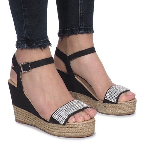 Sandálias pretas em um delicado salto Diamond Shine preto