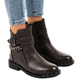 Botas cinza isoladas com corrente G-162-1 marrom
