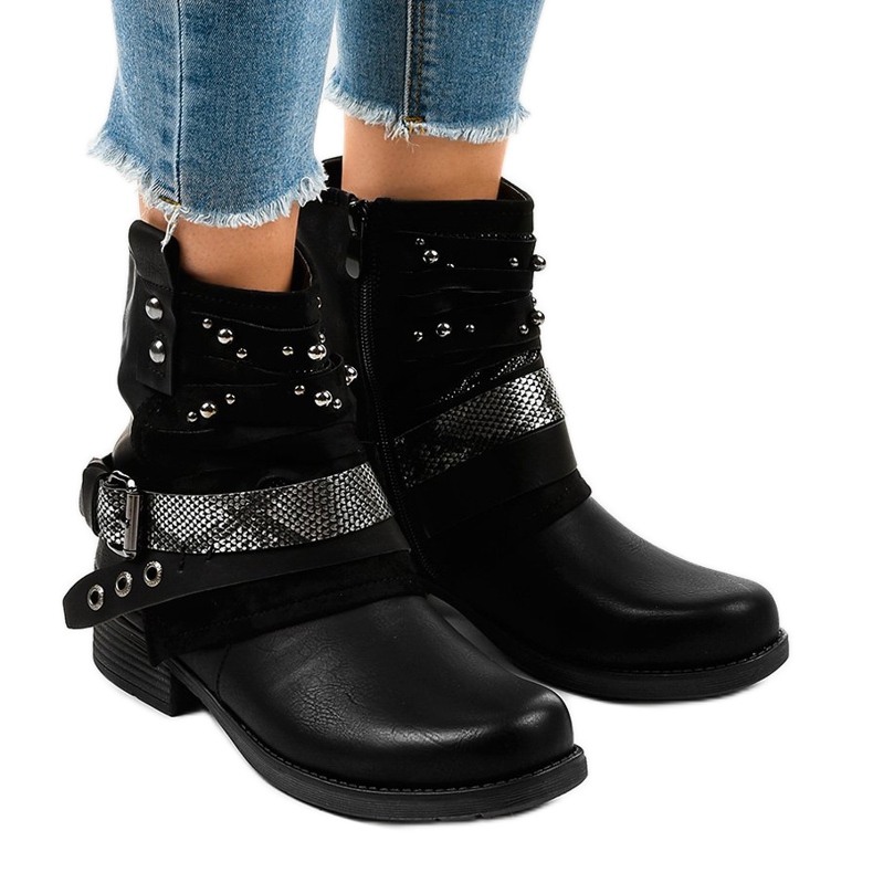 Botas pretas isoladas ricamente decoradas 17103-1A preto