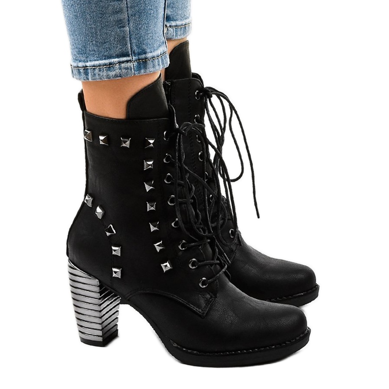 Botas pretas com tachas F117 preto Botas pretas com tachas F117 preto