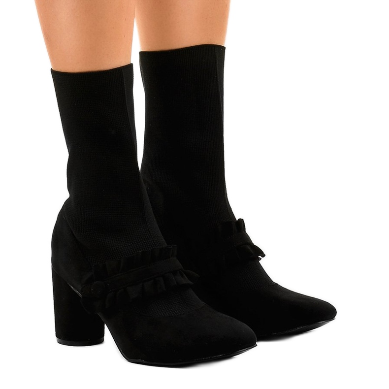 Botins de camurça preta no poste LL-102P preto