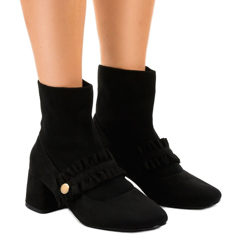 Sapatilhas de veludo preto na coluna JM8118Y