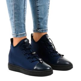 Tênis de cano alto isolado azul marinho com cunha XY-35