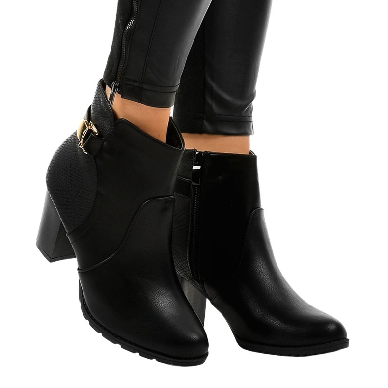 Botins pretos com zíper F168