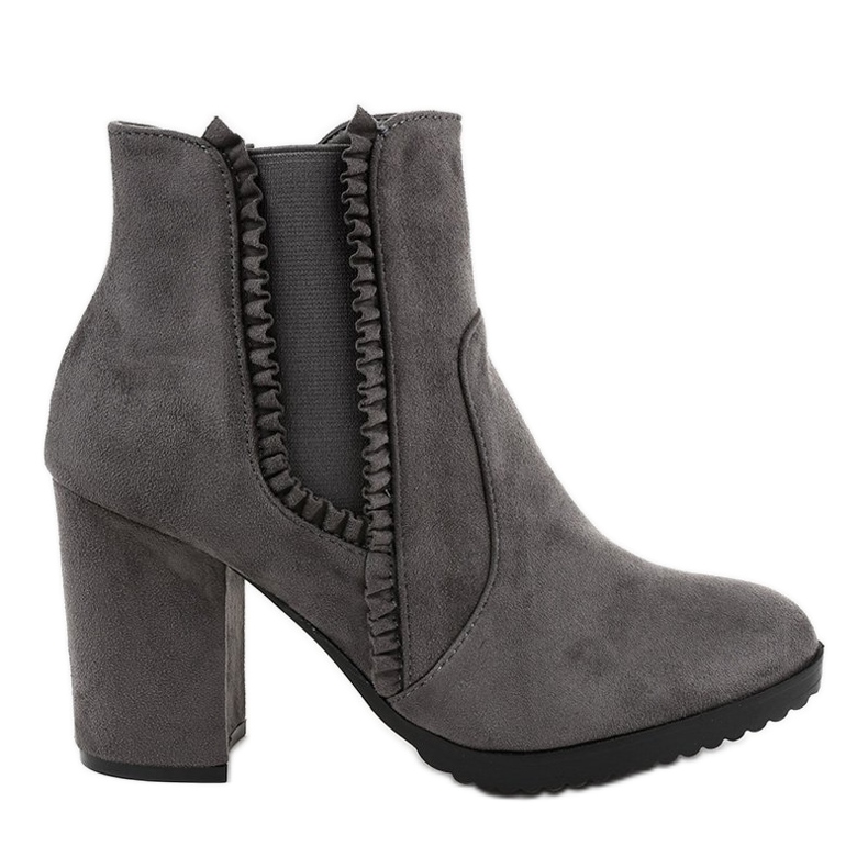 Botas de camurça cinza no poste A-762