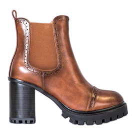 Seastar Botas deslizantes na plataforma marrom