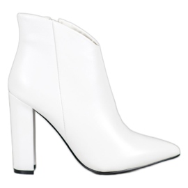Seastar Botas elegantes em uma postagem branco Seastar Botas elegantes em uma postagem branco