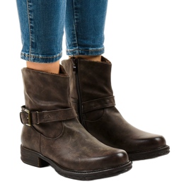 Botas isoladas marrons 5922 marrom