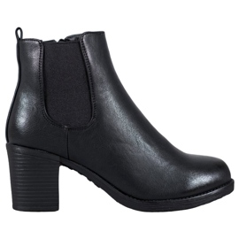 J. Star Chelsea Boots em um bar preto